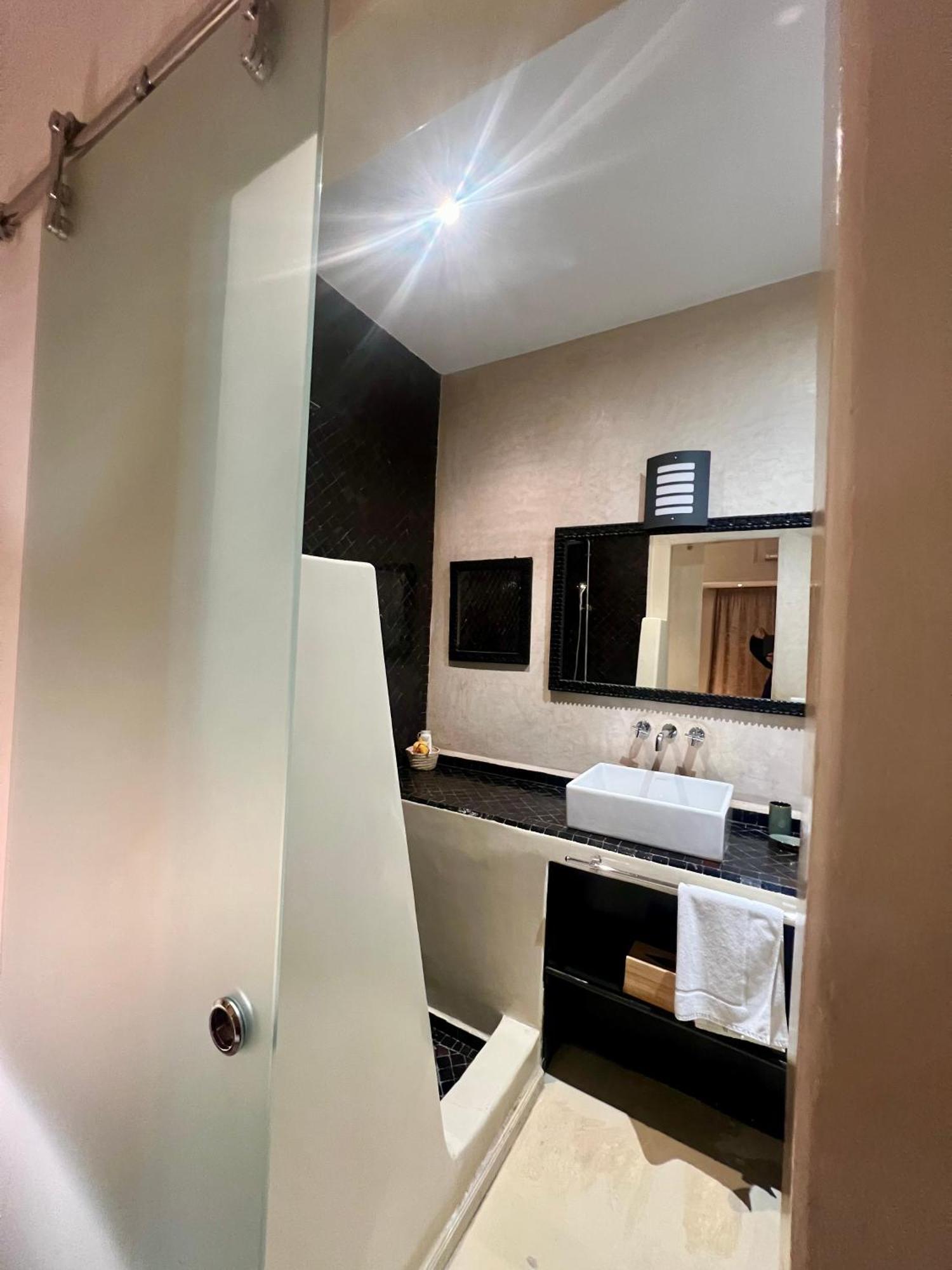"Le 21", Exclusive Luxury Duplex 400M From Jemaa El Fna Place -Hammam-Jacuzzi-Koutoubia View-Roof Terrace -Speed Wifi Marrakesh Esterno foto